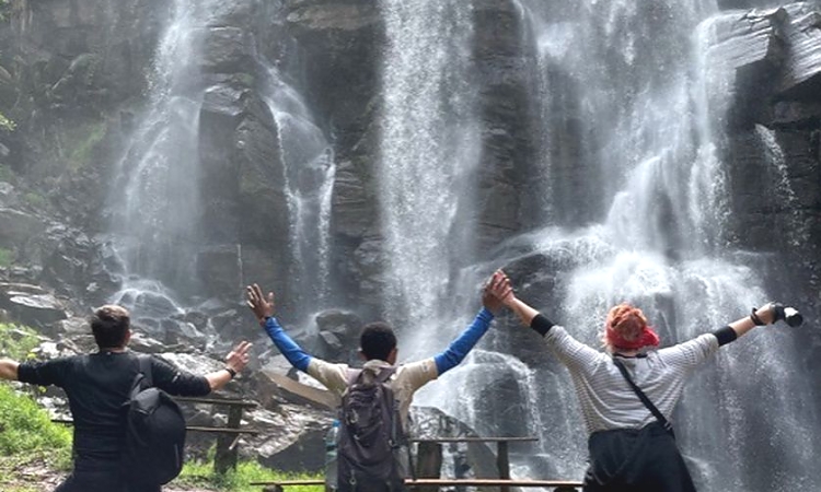 Kisasa_Waterfalls_in_Lushoto_(5)_750_450shar-50brig-20_c1